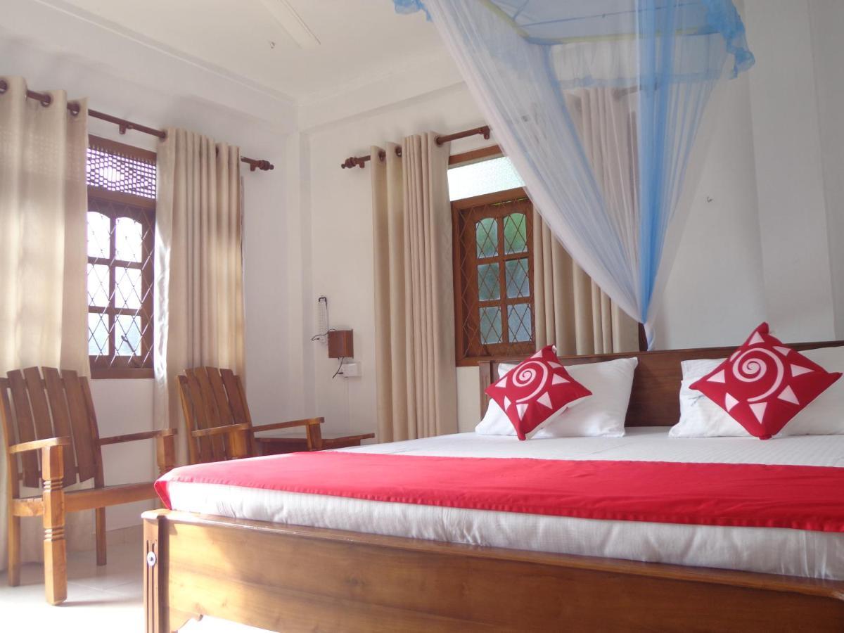 Nisha Homestay Inn Peradeniya Dış mekan fotoğraf