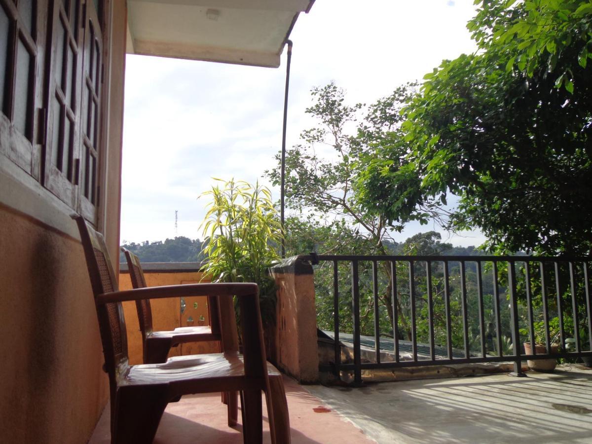 Nisha Homestay Inn Peradeniya Dış mekan fotoğraf