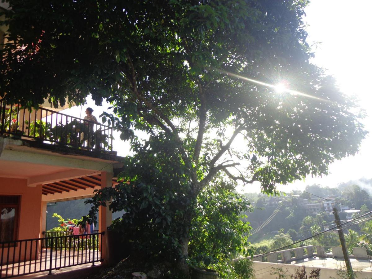 Nisha Homestay Inn Peradeniya Dış mekan fotoğraf
