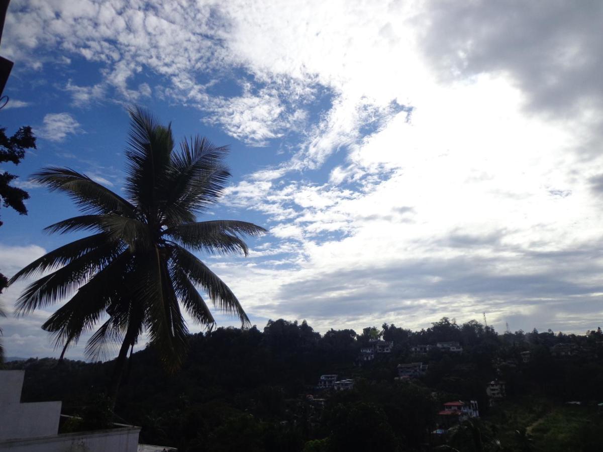 Nisha Homestay Inn Peradeniya Dış mekan fotoğraf